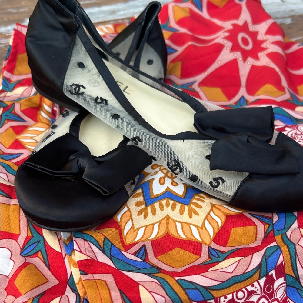 CHANEL Black Mesh Logo Bow Ballet Flats - Picture 2 of 4